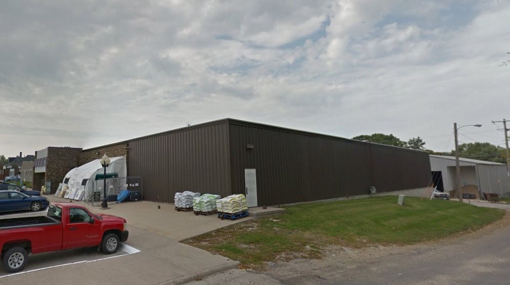 Leon Retail Center: 108 NE 3rd St, Leon, IA 50144